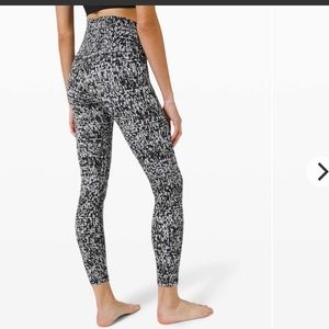 GUC Lululemon Align Black and White 25” Size 4